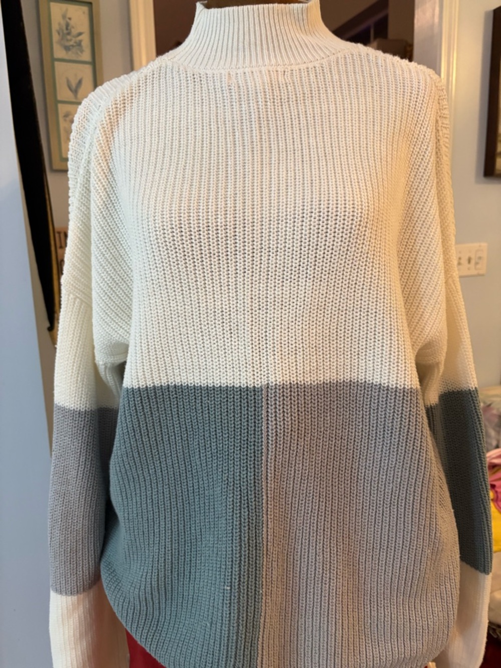 ANDREE BY UNIT Cream and Gray Colorblock Mock Neck Sweater